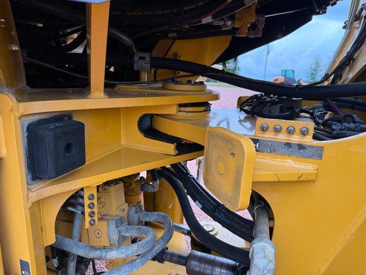 caterpillar-926m-image-46