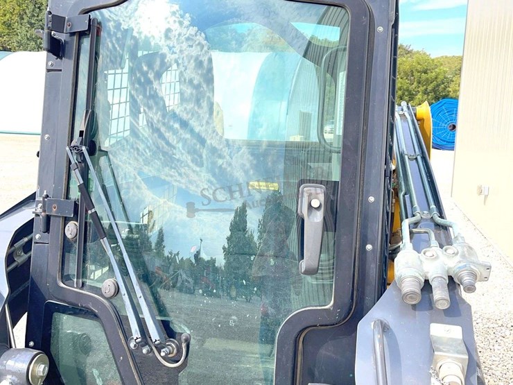 2021-new-holland-c327-image-25