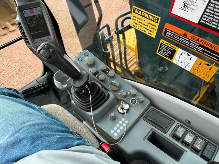 deere-130g-image-57