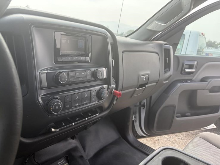 2015-chevrolet-2500-image-16