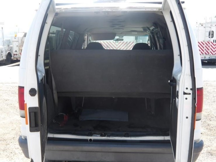 2006-ford-e350-image-17