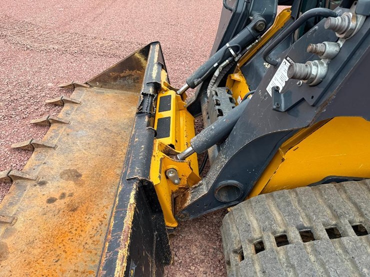 2020-deere-325g-image-15