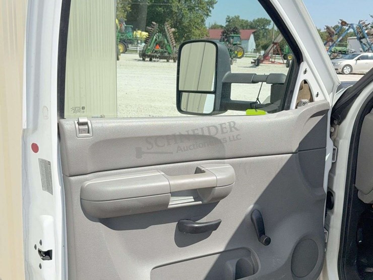 2009-chevrolet-3500-image-41