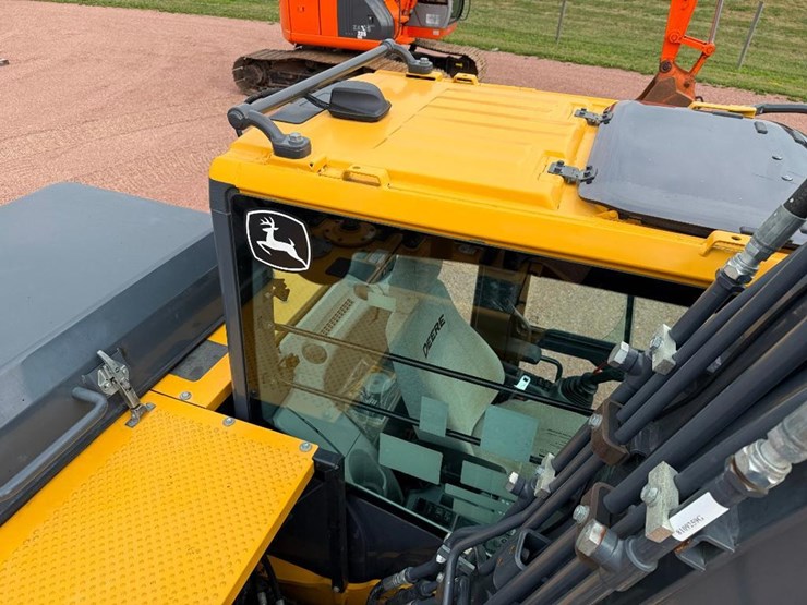 deere-130g-image-41
