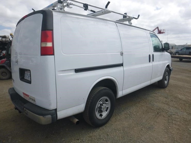 2014-chevrolet-express-2500-image-3