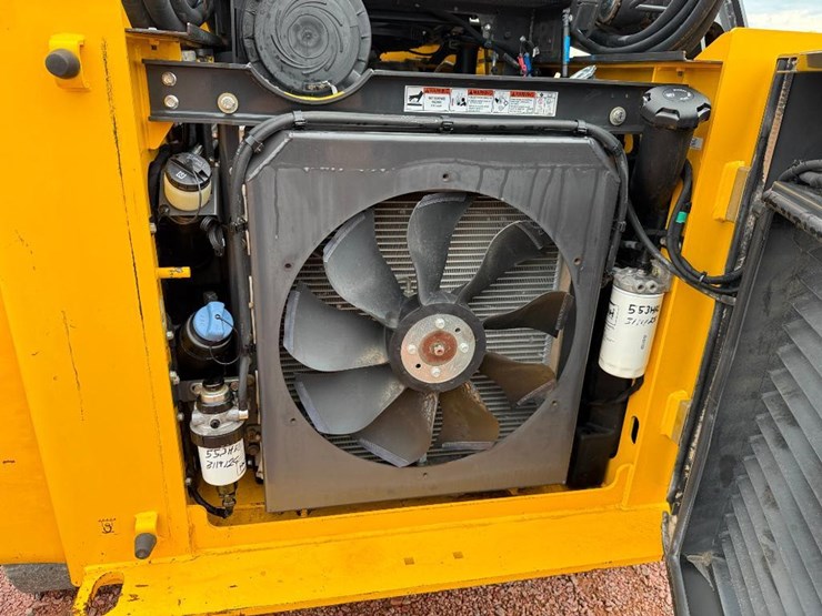 new-holland-c362-image-30