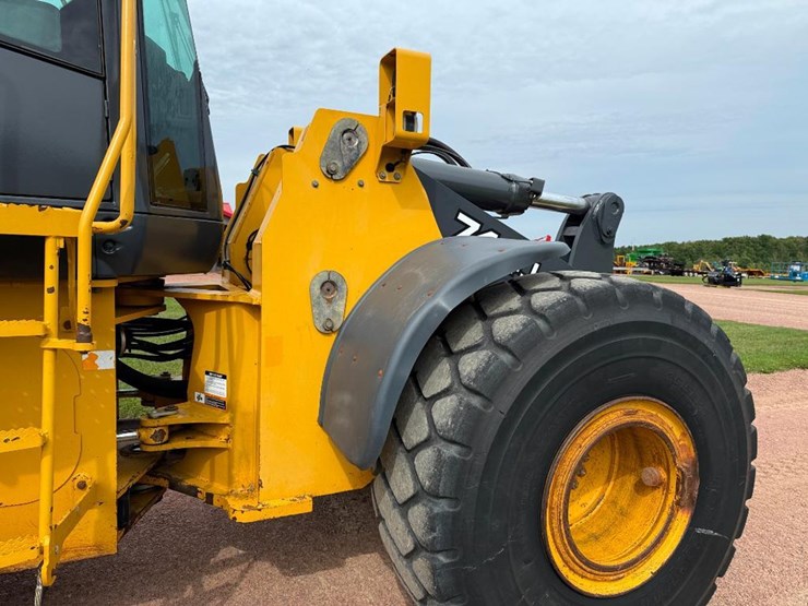 2005-deere-744j-image-31