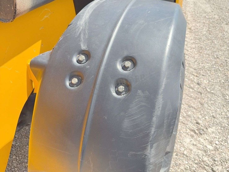2019-jcb-540-140-image-33