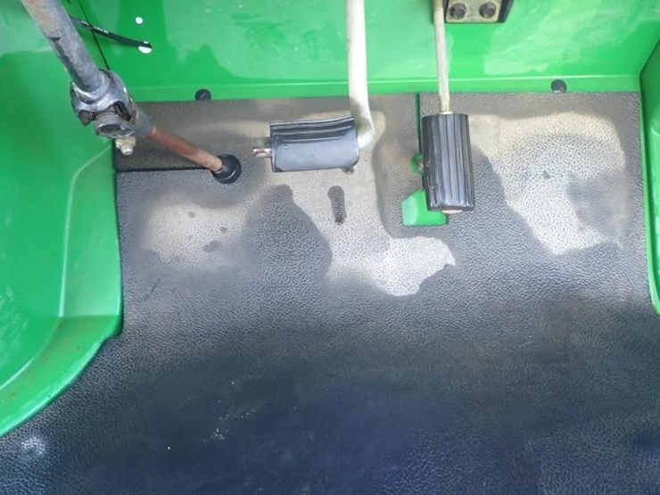2012-john-deere-gator-image-16