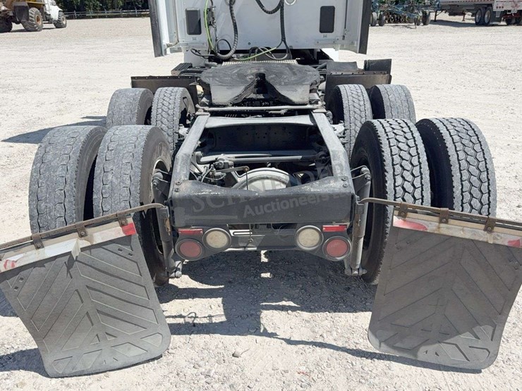 2020-peterbilt-579-image-30