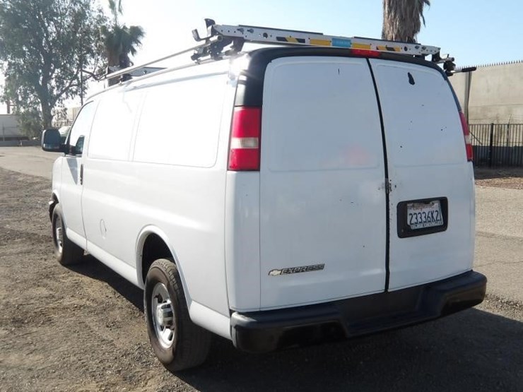 2017-utility-van-image-4