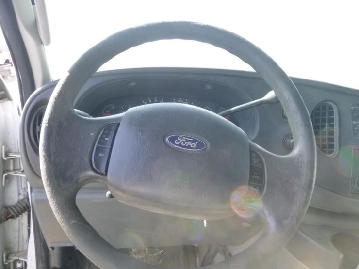 2008-ford-e350-image-9