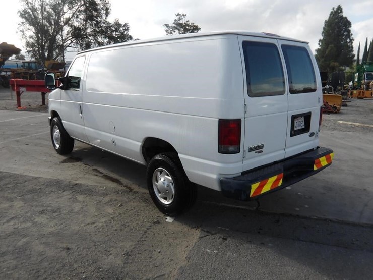 2011-ford-e350-image-4