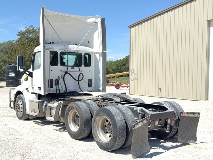 2020-peterbilt-579-image-6