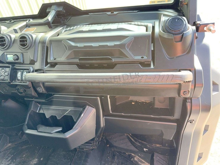 2023-can-am-hd10-defender-limited-4x4-utv-image-32