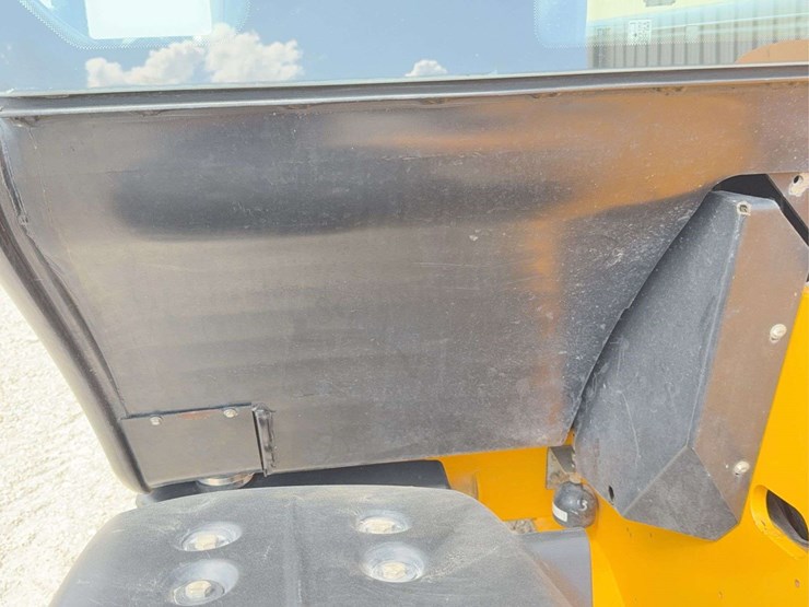 2019-jcb-540-140-image-67