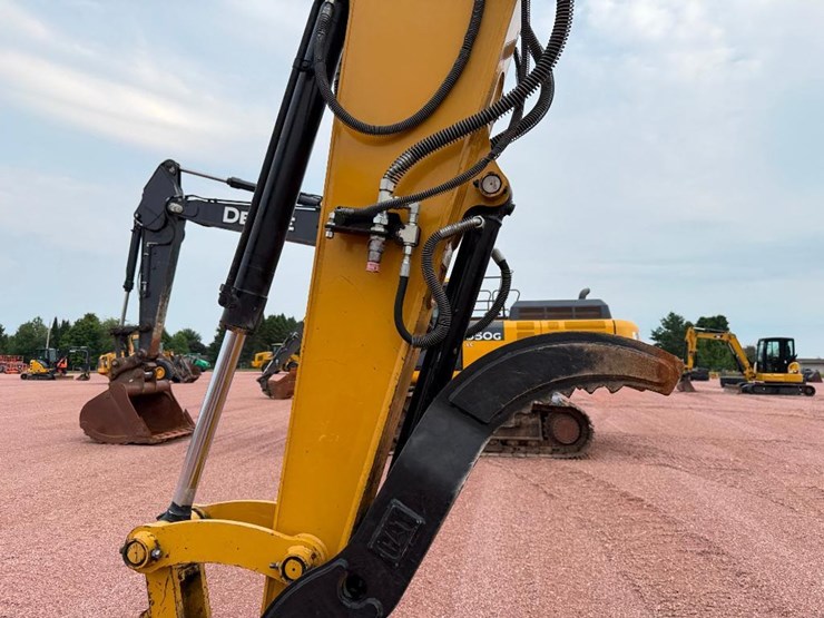 caterpillar-307.5-image-31