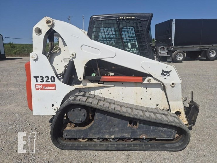 2007-bobcat-t320-image-7