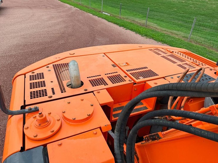 hitachi-zx225us-lc-image-38
