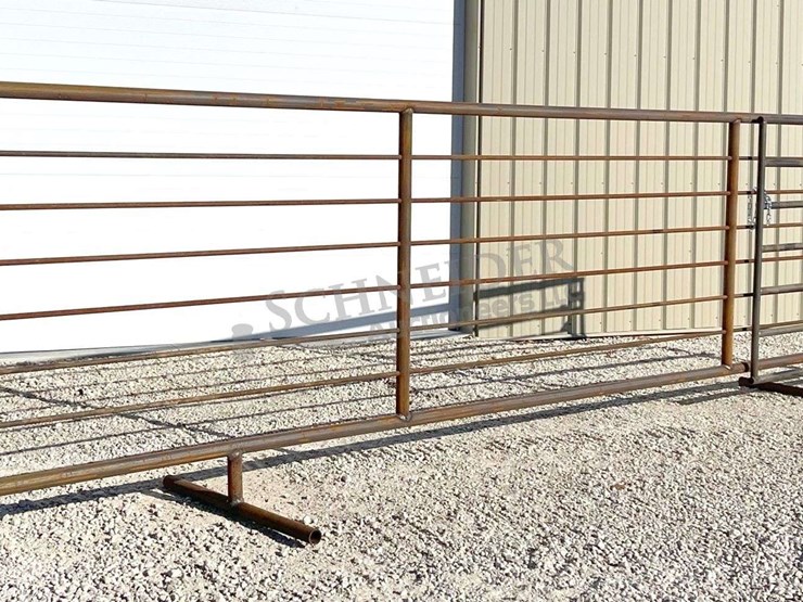 unused-24'-freestanding-corral-panel-w/-12'-gate-on-1-end-image-5