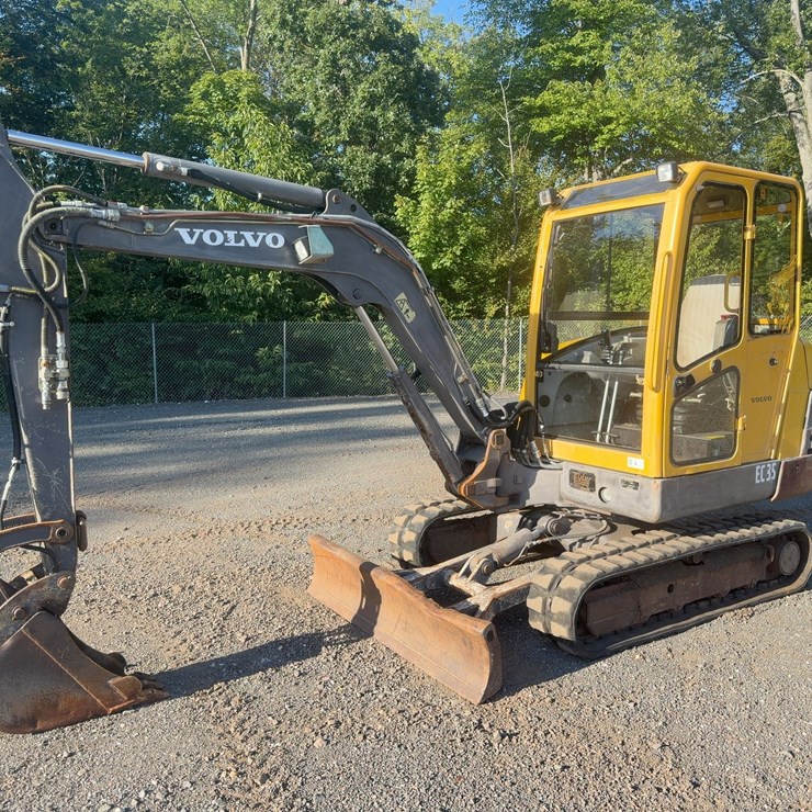 2003 VOLVO EC35