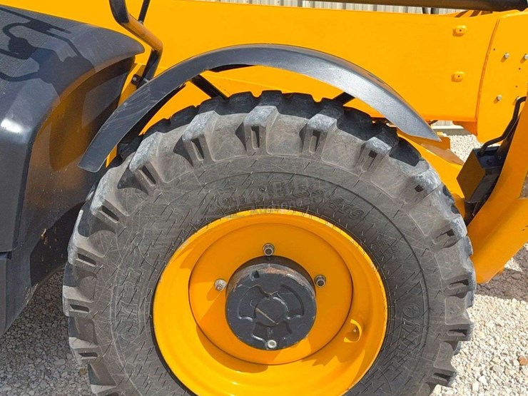 2019-jcb-540-140-image-25