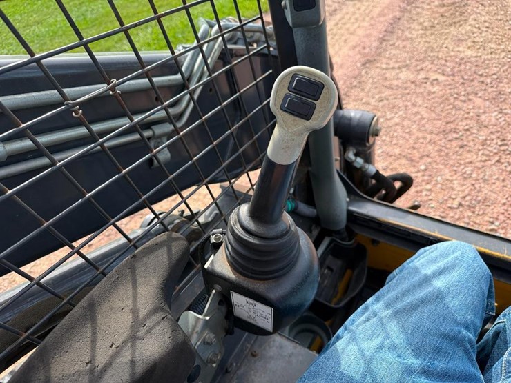 new-holland-c232-image-34