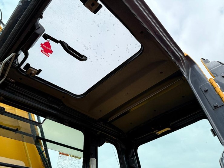 deere-210c-w-image-47