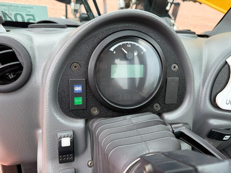 2021-caterpillar-th255c-image-50