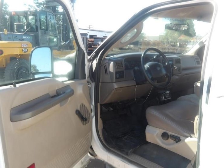 2003-ford-f550-image-33