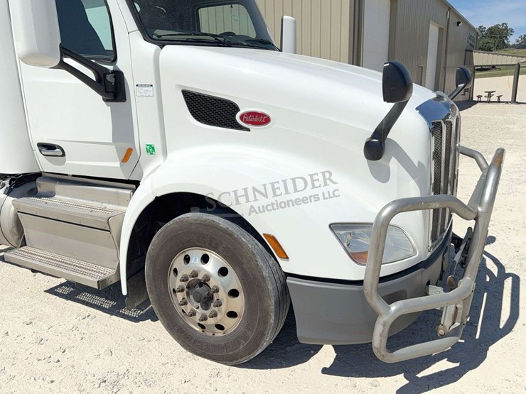 2020-peterbilt-579-image-13