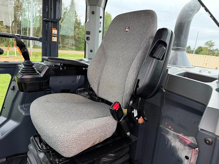 2021-deere-544p-image-49