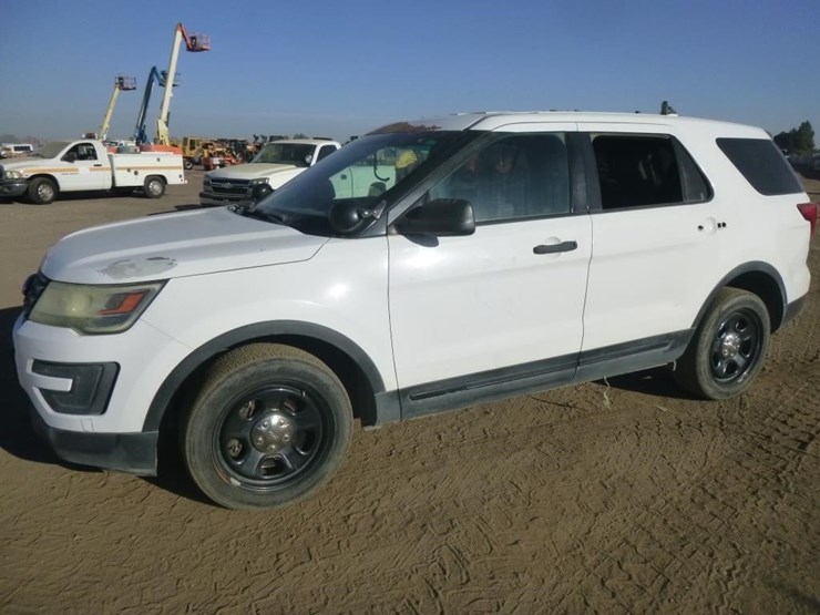 2017-ford-explorer-image-2