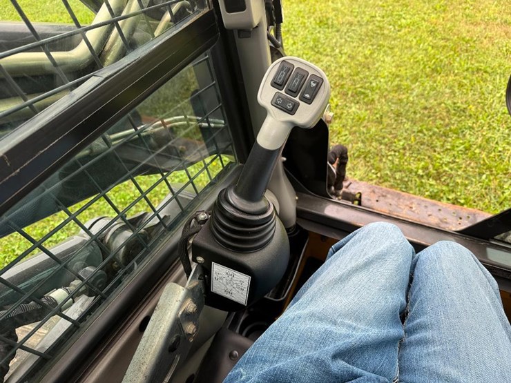 new-holland-c232-image-37