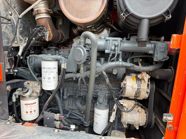 2017-doosan-dl250-5-image-45
