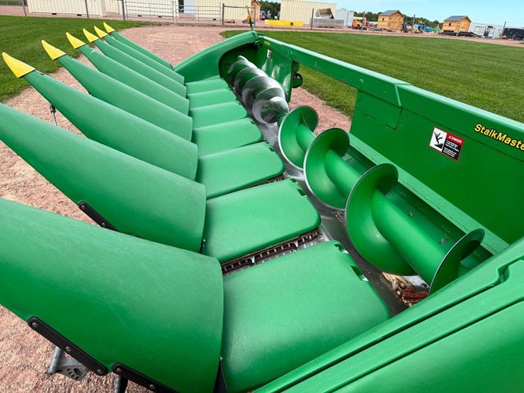 john-deere-608c-stalkmaster-image-9