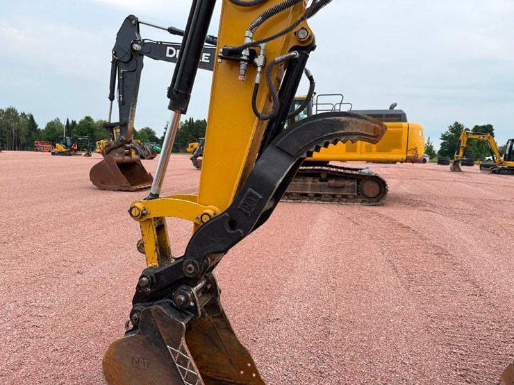 caterpillar-307.5-image-32