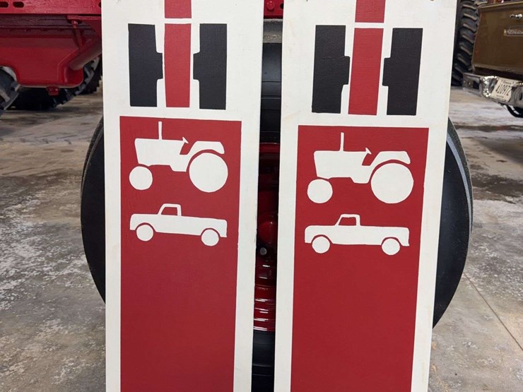 handmade-ih-dealer-signs-image-1