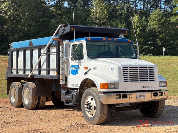2001-international-4900-image-1