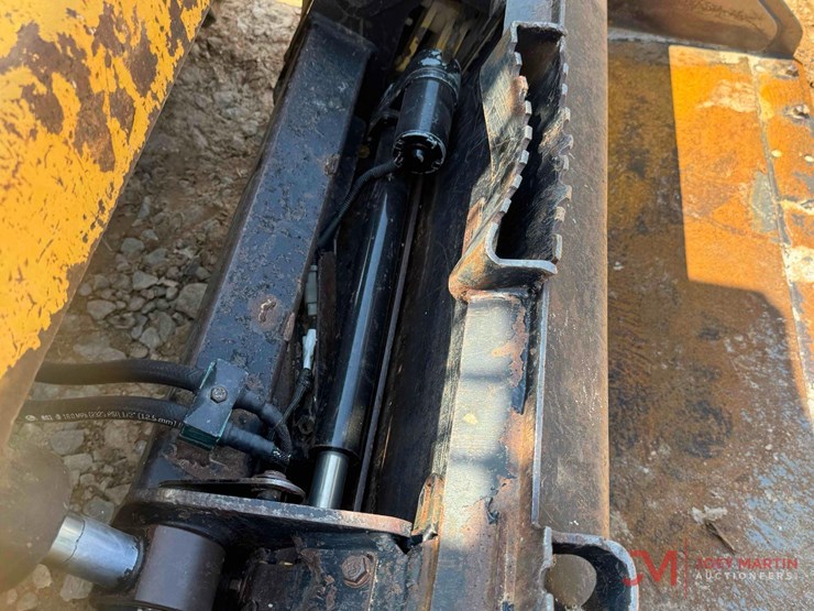 2015-caterpillar-262d-image-11