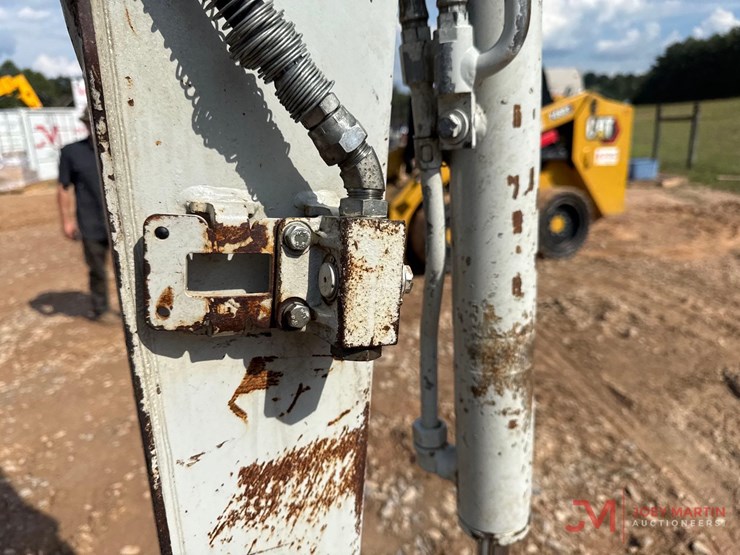 2022-takeuchi-tb230-image-9