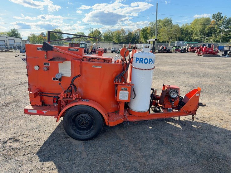 crafco-e-z-pour-tow-behind-hot-box-image-5