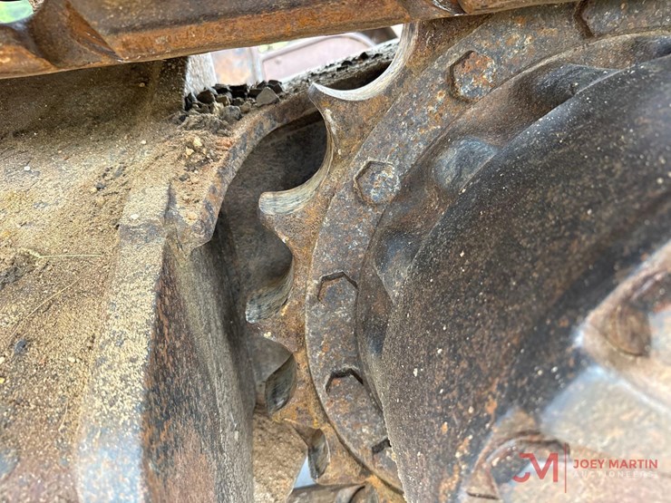 2012-caterpillar-320e-image-11