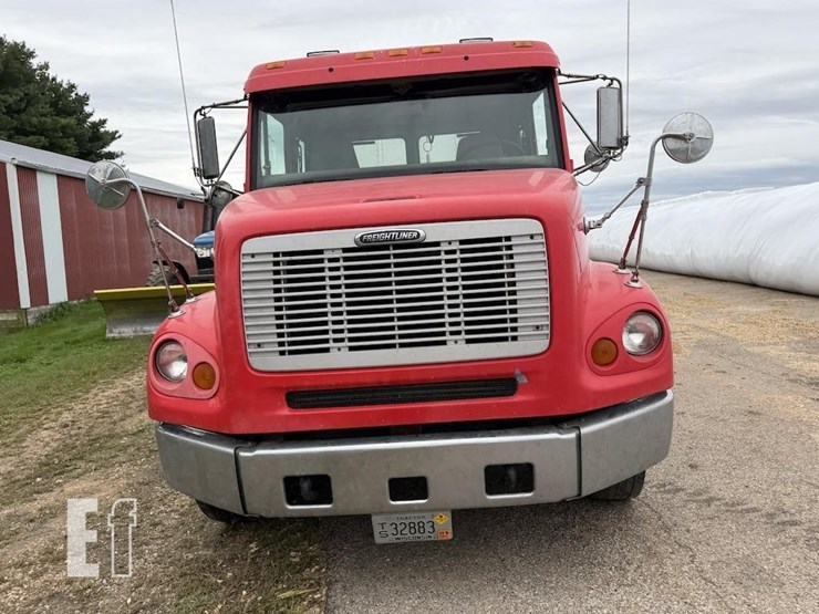 2000-freightliner-fl112-image-2