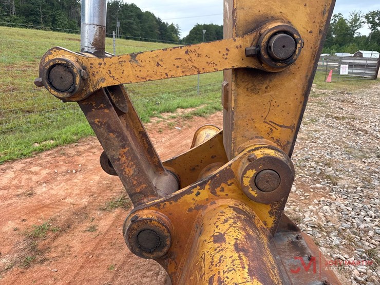 2012-caterpillar-320e-image-16
