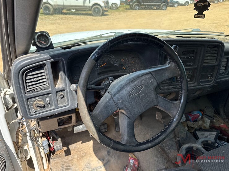 2003-chevrolet-3500-image-14