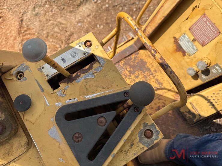 1983-caterpillar-943-image-16