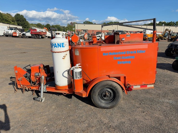 crafco-e-z-pour-tow-behind-hot-box-image-2