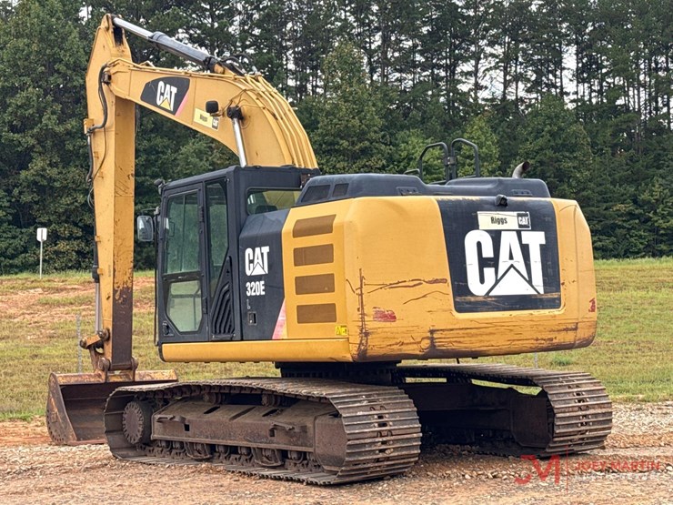 2012-caterpillar-320e-image-1