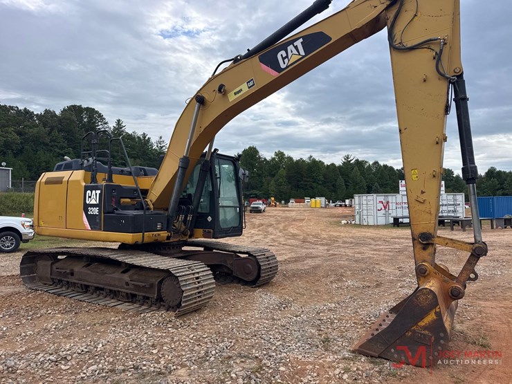 2012-caterpillar-320e-image-4